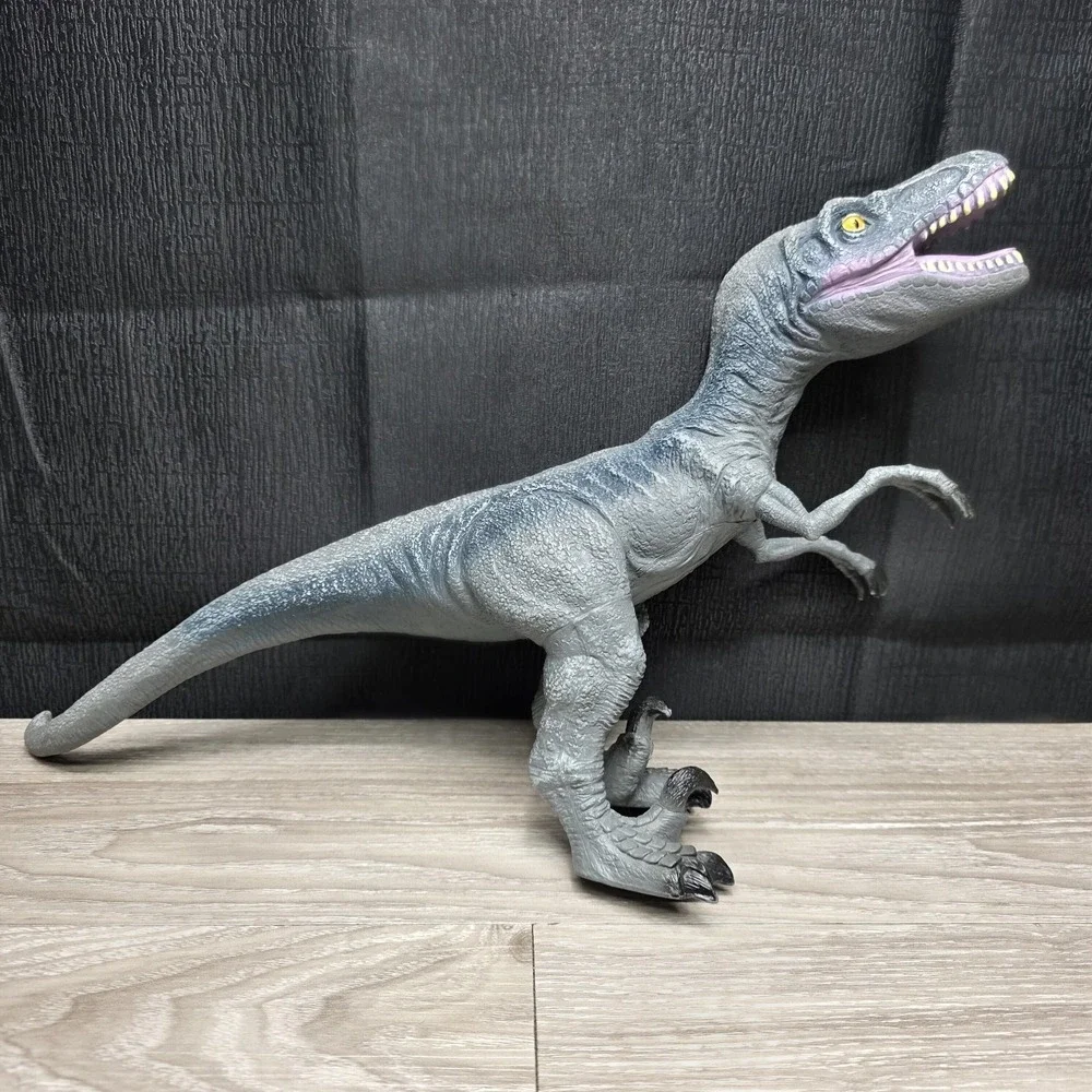 2014 Velociraptor Raptor Dinosaur Prehistoric Realistic Retired Figure